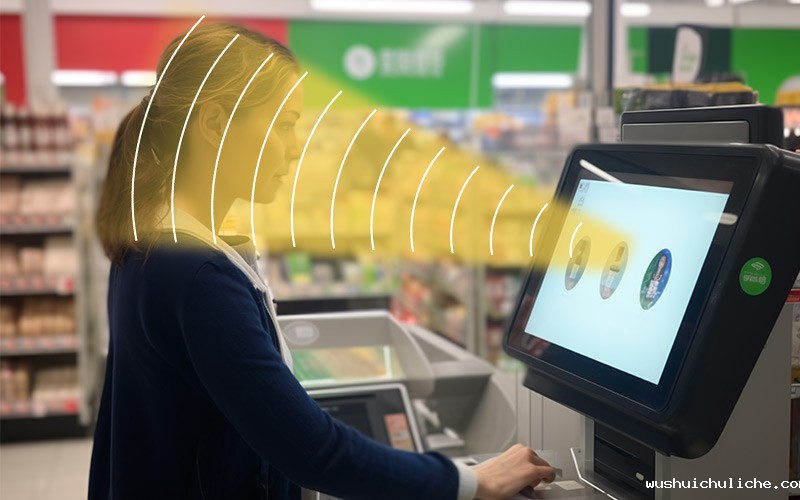 集成定向扬声器的自助收银机